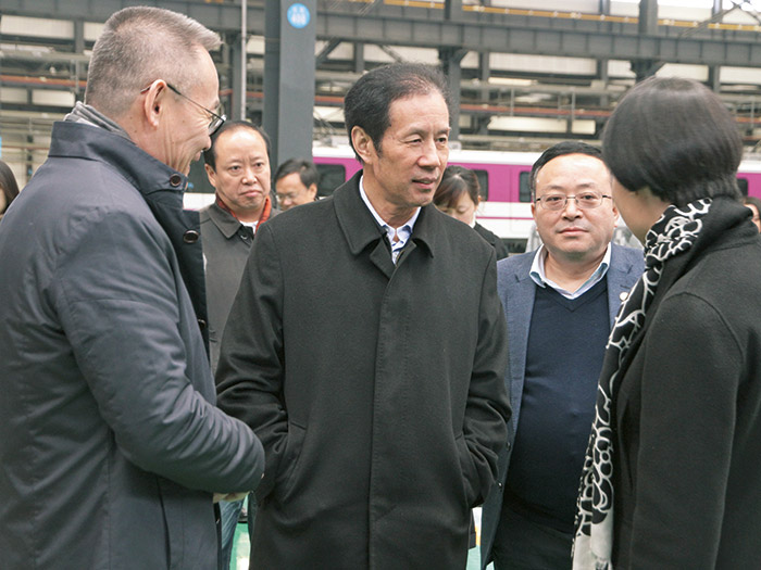  原四川省人大副主任陈光志一行莅临四川发展hahabet股份调研指导工作,公司董事长肖光辉陪同