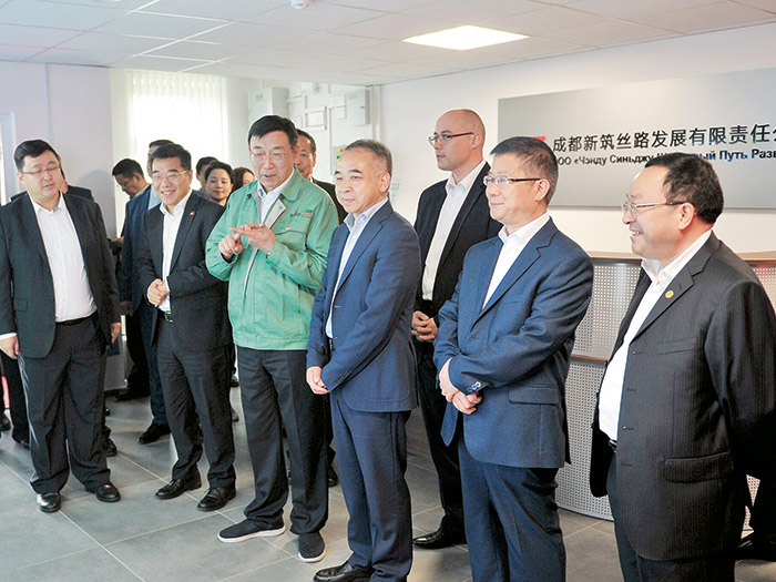  2018.8.29四川省委常委、成都市委书记范锐平视察hahabet股份“中白工业园”项目投产运营仪式